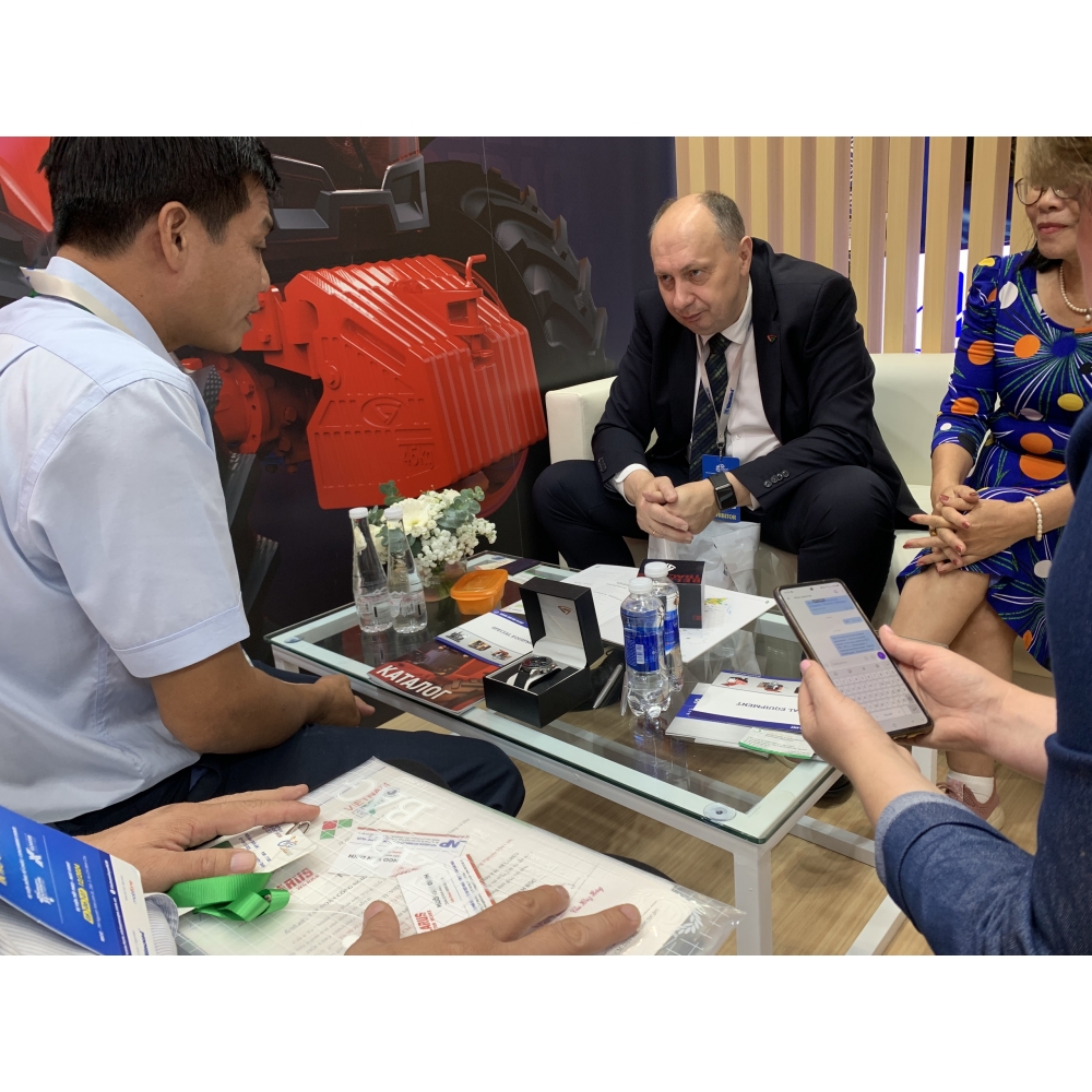 Gặp gỡ đối tác 