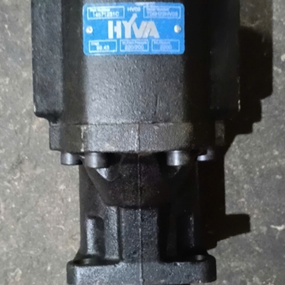 Bơm kiểu Hyva 6100 