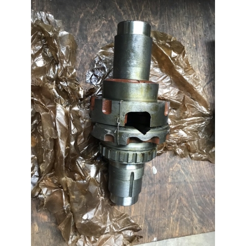 Cụm vi sai cầu trước máy kéo